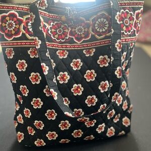 Vera Bradley tote bag with toggle closure